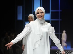 Baru Beberapa Jam Lahir, Putra Desta-Natasha Rizki Pose Lucu Banget