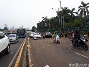 Massa Ojol Bubar, Lalin Depan Gedung DPR Kembali Dibuka