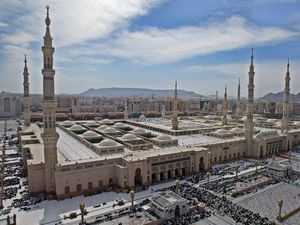 Bus Hangus Ditabrak Truk di Dekat Mekah, 4 Jemaah Inggris Tewas