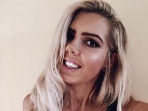 Kenalan dengan Aimee, Tukang Ledeng Paling Cantik dan Seksi