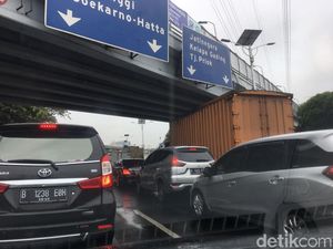 Tol Jagorawi dan Tol Cikampek Arah Jakarta Macet di Sejumlah Titik