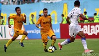 Setelah itu Bhayangkara FC berusaha menambah keunggulan.