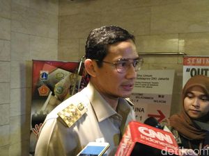 Sandi Sudah Teken Laporan Evaluasi Tanah Abang untuk Ombudsman Sandi Sudah Teken Laporan Evaluasi Tanah Abang untuk Ombudsman
