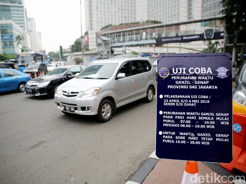 200 Pengendara Melanggar Ganjil-Genap Pukul 06.00 WIB 200 Pengendara Melanggar Ganjil-Genap Pukul 06.00 WIB