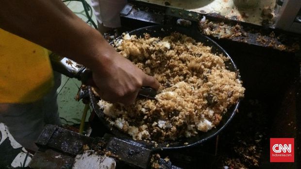 Warung Nasi Goreng Babat Pak Karmin di Mberok, Kawasan Kota Lama, Semarang.