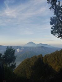 Rela Bangun Dini Hari Demi Sunrise Gunung Bromo