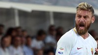 Gelandang 34 tahun itu adalah team player sejati. Dia siap mengorbankan apapun demi rekan-rekannya, baik di AS Roma maupun di Timnas Italia. (Pier Marco Tacca/Getty Images)