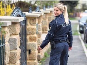 Siapa yang Mau Ditilang Sama Polisi Cantik Berperut Sixpack Ini?