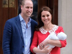 Kate Middleton Bersinar dengan Dress Merah Setelah Melahirkan