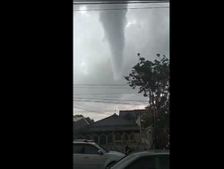 Video Kedahsyatan Puting Beliung di Yogyakarta