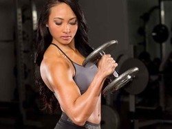 Diraba Bokongnya, Turis Wanita Tonjok Pria yang Melecehkannya