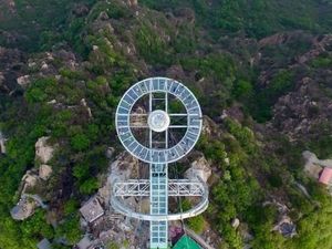 China Punya Balkon Kaca Terbesar di Dunia, Ngeri Nggak?