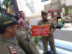 Tunggak Pajak, 22 Restoran di Mal Cakung Ditempeli Stiker