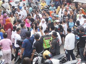 Khofifah Disambut Hangat Saat Blusukan ke Eks Lokalisasi Dolly