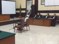 Sidang Pembunuhan dr Letty, Hakim Tolak Eksepsi dr Helmi
