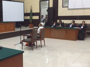 Sidang Pembunuhan dr Letty, Hakim Tolak Eksepsi dr Helmi Sidang Pembunuhan dr Letty, Hakim Tolak Eksepsi dr Helmi