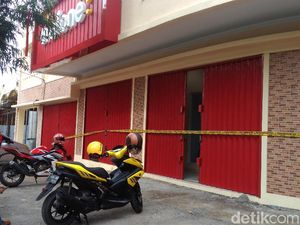 Pelaku yang Curi 500 HP Toko Elektronik di Garut Lima Orang Pelaku yang Curi 500 HP Toko Elektronik di Garut Lima Orang
