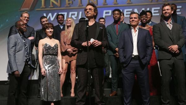 Foto: Beda Gaya Superhero Avengers di Film dan Dunia Nyata