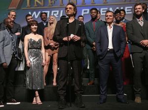 Intip Gaya Pemain Film Avengers Saat Makan hingga Aksesoris Sayur Cantik