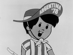 Gauchito. Piala Dunia 1978 di Argentina. Maskot ini memunculkan sesosok bocah yang mengenakan pernak-pernik ala Argentina. Pecut yang ia bawa merujuk pada sosok Gaucho, pengendara kuda nan gagah berani di kawasan Amerika Latin pada masa lalu. (Foto: Keystone/Getty Images)