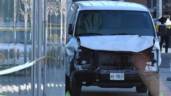 Foto: Van yang Tabrak Pejalan Kaki di Toronto dan Tewaskan 9 Orang