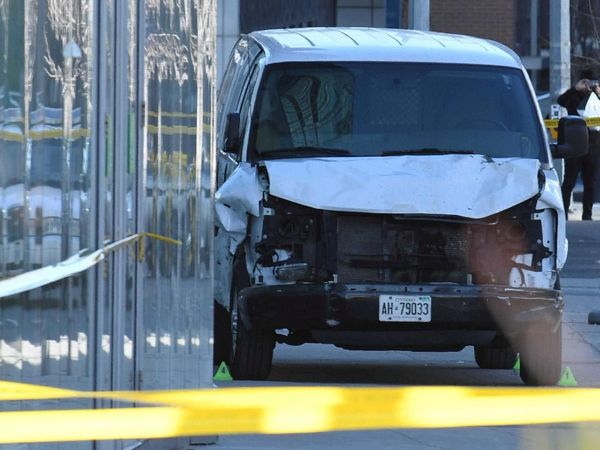 Foto: Van yang Tabrak Pejalan Kaki di Toronto dan Tewaskan 9 Orang