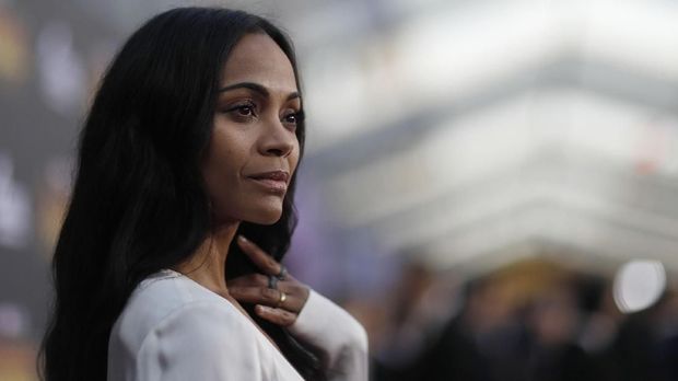 Zoe Saldana yang memerankan Gamora mengisyaratkan ia masih akan syuting untuk 'Avengers 4.'