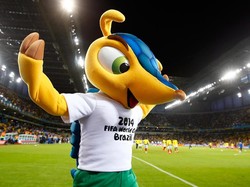 Fuleco. Piala Dunia 2014 di Brasil. Perpaduan sepakbola (Futebol) dan ekologi (Ecologia) menghadirkan nama armadilo Fuleco. (Foto: Clive Rose/Getty Images)