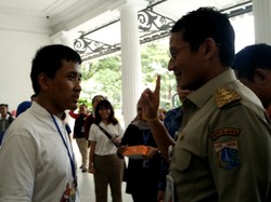 Gaya Lucu Sandiaga saat Meladeni Wawancara Anak Difabel