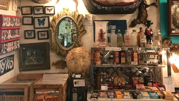 Foto: Toko Suvenir Ini Kok Seram Yah...