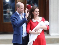 Makna Gaun Merah Kate Middleton Saat Keluar RS Pasca Melahirkan