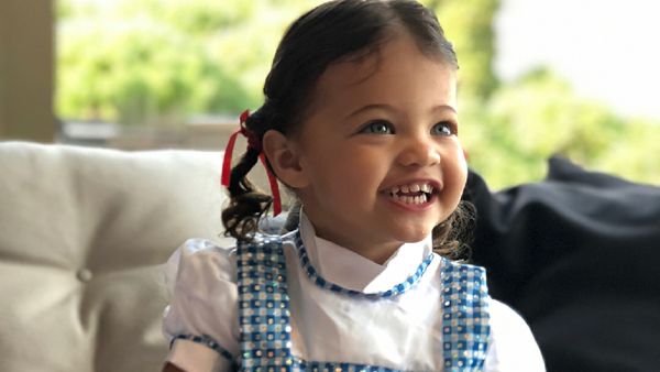 Lebih Dekat dengan Jasmine Lia, Putri The Rock yang Super Imut