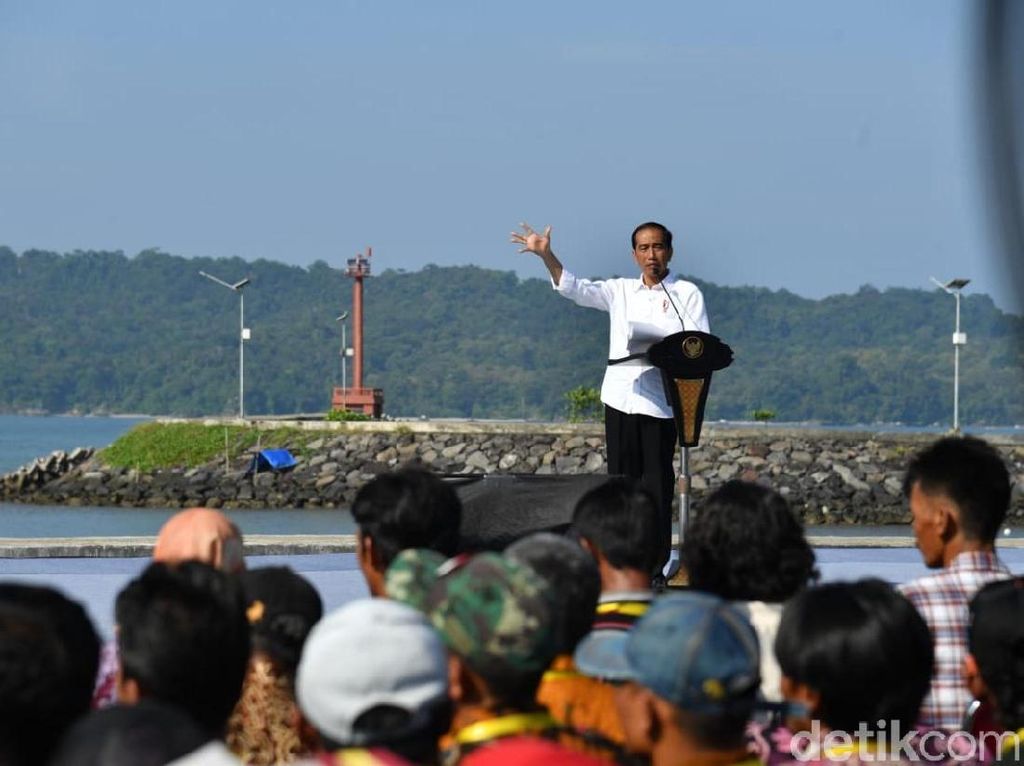 Jokowi Resmikan Proyek Keramba Jaring Apung di Pangandaran
