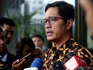 KPK Periksa 8 Anggota DPRD Jambi Terkait Kasus Suap Ketuk Palu KPK Periksa 8 Anggota DPRD Jambi Terkait Kasus Suap Ketuk Palu