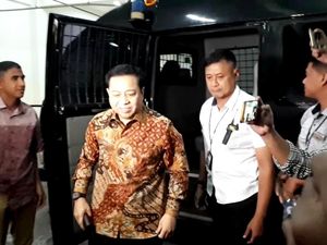 Foto: Senyum Setya Novanto Jelang Sidang Vonis Foto: Senyum Setya Novanto Jelang Sidang Vonis