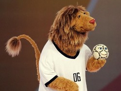 Goleo VI. Piala Dunia 2006 di Jerman. Kombinasi kata singa (Leo) dan gol menjadi nama maskot ini. Ia ditemani rekannya, Pille. (Foto: FRANCK FIFE/AFP)