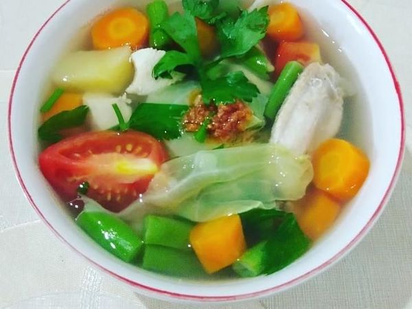 Sup Ayam Bikinan Netizen yang Sederhana Ini Menggoda Selera
