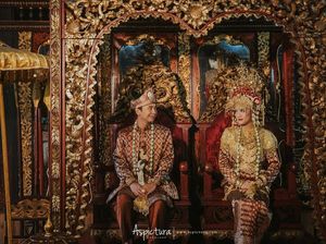 Inspirasi Foto Prewedding Berbaju Adat ala Raditya Dika dan Anissa Aziza Inspirasi Foto Prewedding Berbaju Adat ala Raditya Dika dan Anissa Aziza