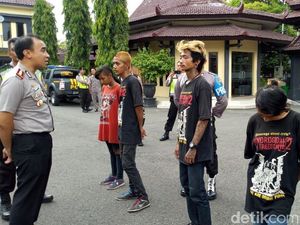 Anak Punk di Ponorogo Dihukum Baca Pancasila, Hafal Nggak Ya? Anak Punk di Ponorogo Dihukum Baca Pancasila, Hafal Nggak Ya?
