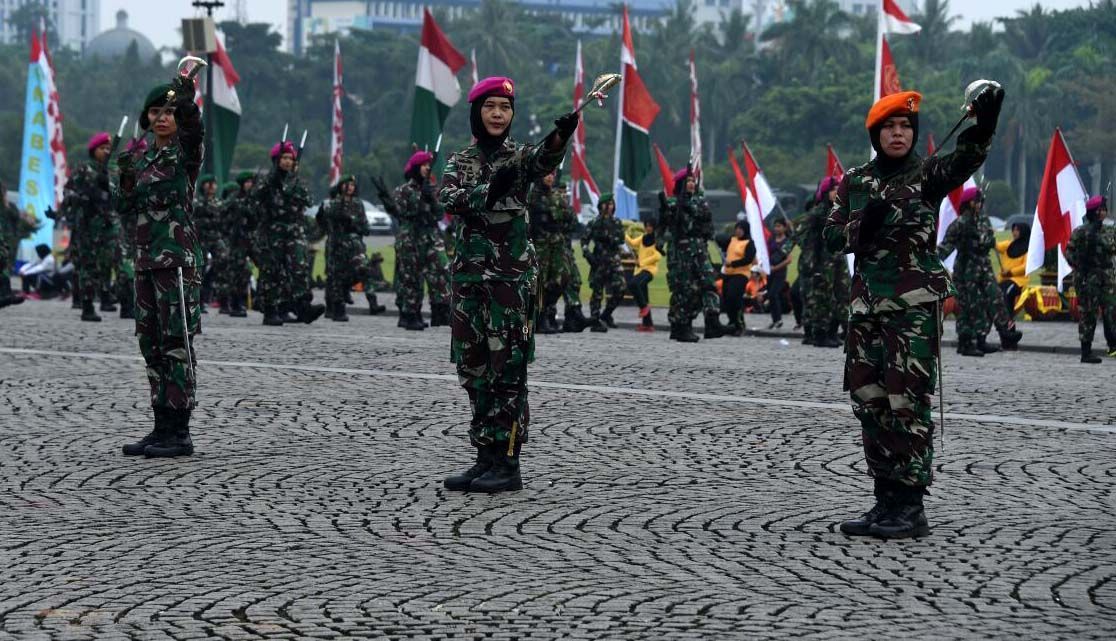 Panglima TNI Marsekal TNI Hadi Tjahjanto menghadiri Gladi Bersih Upacara Militer Apel Bersama Wanita TNI, Polwan dan wanita komponen bangsa di Lapangan Monas, Jakarta.