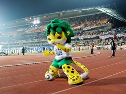 Zakumi. Piala Dunia 2010 di Afrika Selatan. Macan tutul ini memiliki nuansa warna hijau dan emas, warna tim nasional Afsel. (Foto: Michael Regan/Getty Images)