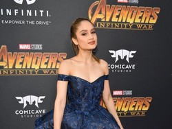 Gaya Cinta Laura di Premier Infinity War, Mirip Ariana Grande?