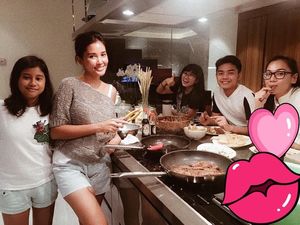 Titi Rajo Bintang Ternyata Suka Makan dan Masak Untuk Keluarga