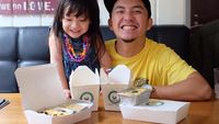 Begini Gaya Omesh Saat Makan Bersama Istri dan Anaknya!