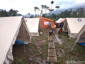 Takut Gempa Susulan, Warga Banjarnegara Pilih Mengungsi di Tenda Takut Gempa Susulan, Warga Banjarnegara Pilih Mengungsi di Tenda