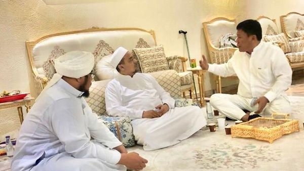 Suasana Hangat Pertemuan Politikus PDIP dengan Habib Rizieq