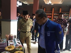 Di Trenggalek, Zulkifli Hasan Kesengsem Jamur Mantan