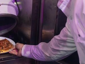 Selalu Dikritik Istrinya Tak Bisa Masak, Pria Ini Buat Robot Chef