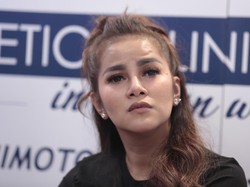 Olla dan Keluarga Temani Sang Ayah hingga Tiada