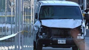 Riuh Dunia dalam Gambar: Van Maut Toronto, Menu Dinner Macron-Trump